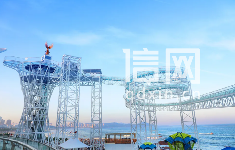 天空之境玻璃水滑道。（来源：金沙滩啤酒城）