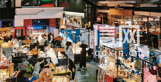 凤凰夜市资料图。（来源：金沙滩啤酒城）