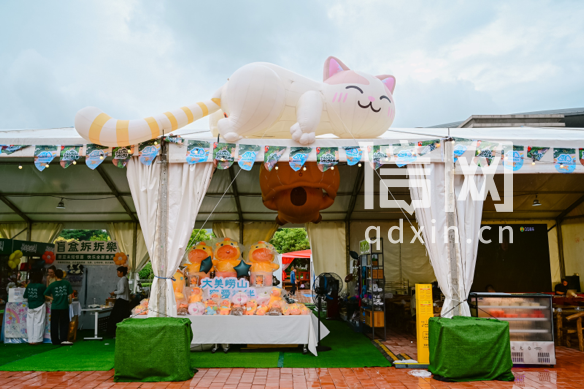 第36届青岛国际啤酒节崂山会场在世纪广场啤酒城。(来源:崂山区委宣传部)