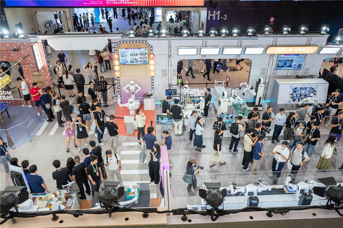 2026年7月17日,上海,2026世界人工智能大会“模登时代·伙伴之城”展区人潮涌动。
