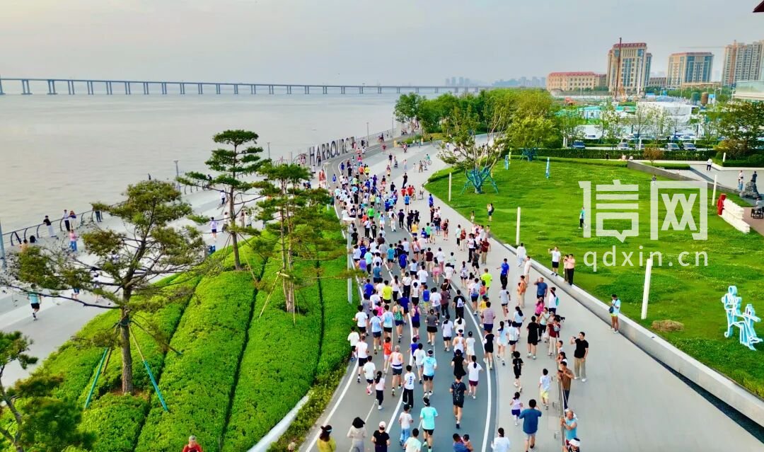 市民参与活动。（来源：青岛市体育局）