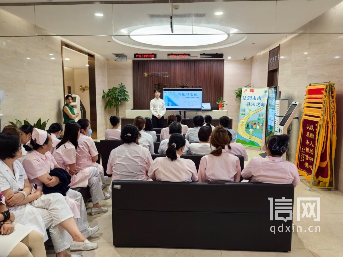 普法宣传进楼宇。(来源:香港中路街道)