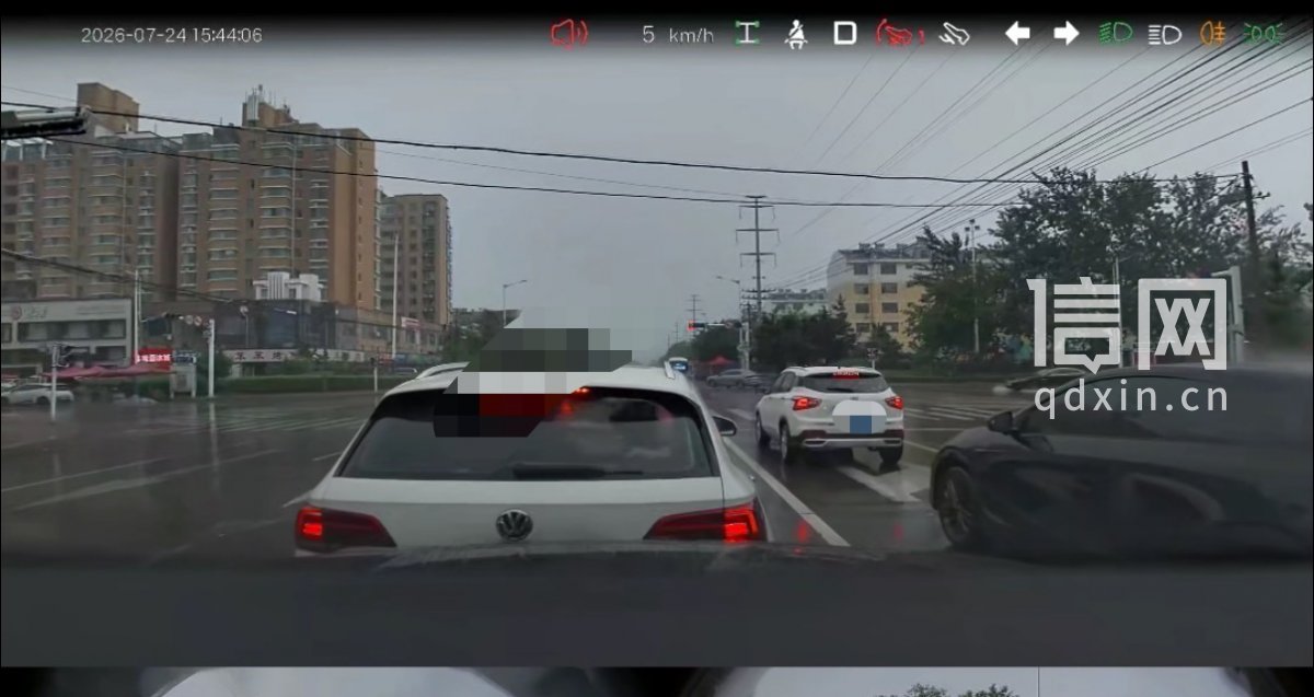 智驾退出两秒左右撞上前车（来源：受访者）