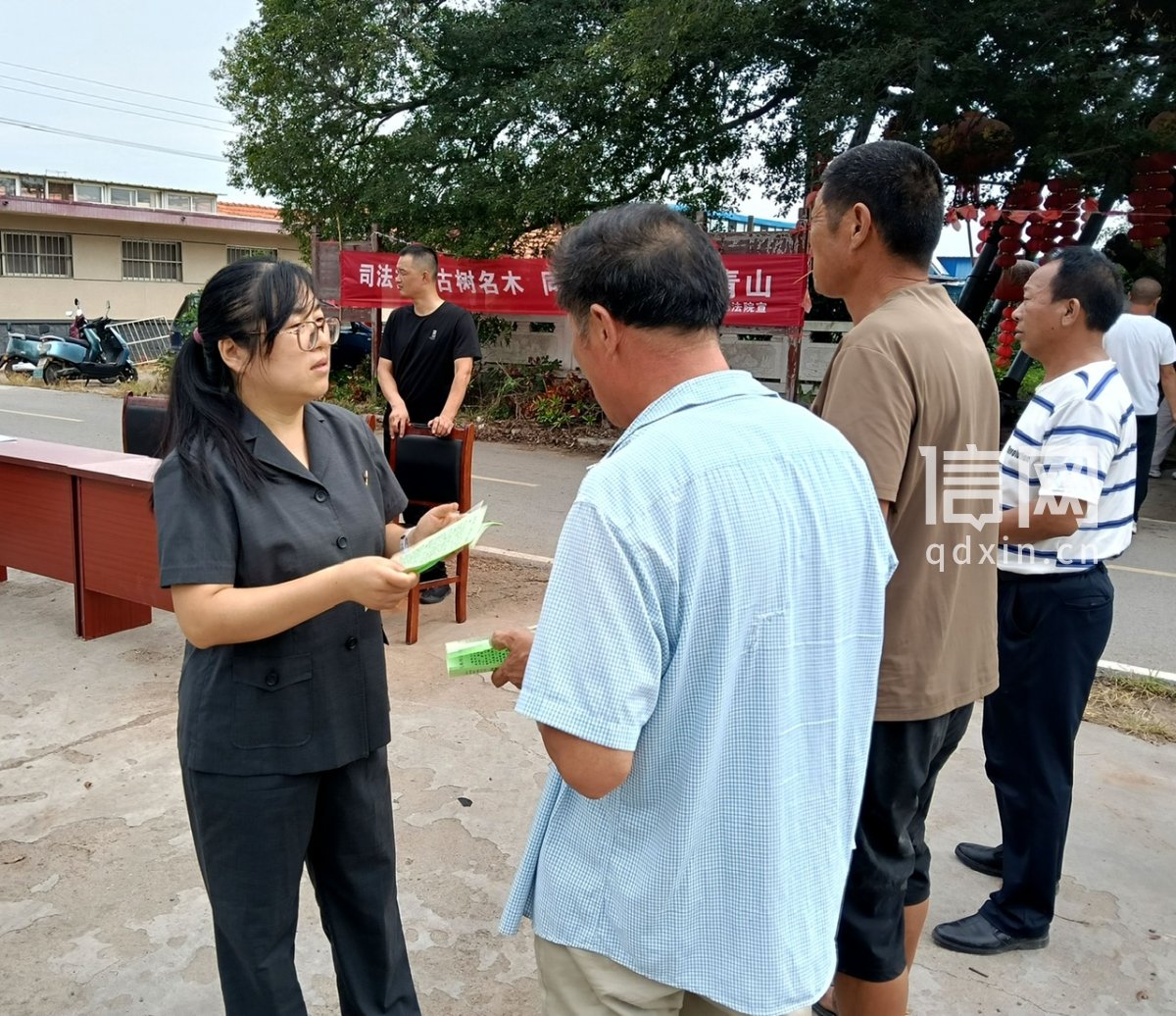 莱西法院开展生态环境法典普法宣传活动。（来源：莱西法院）