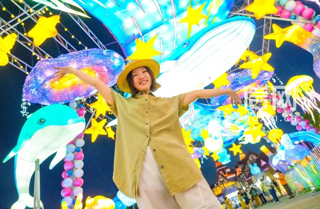 打卡星光灯廊示意图。（来源：金沙滩啤酒城）