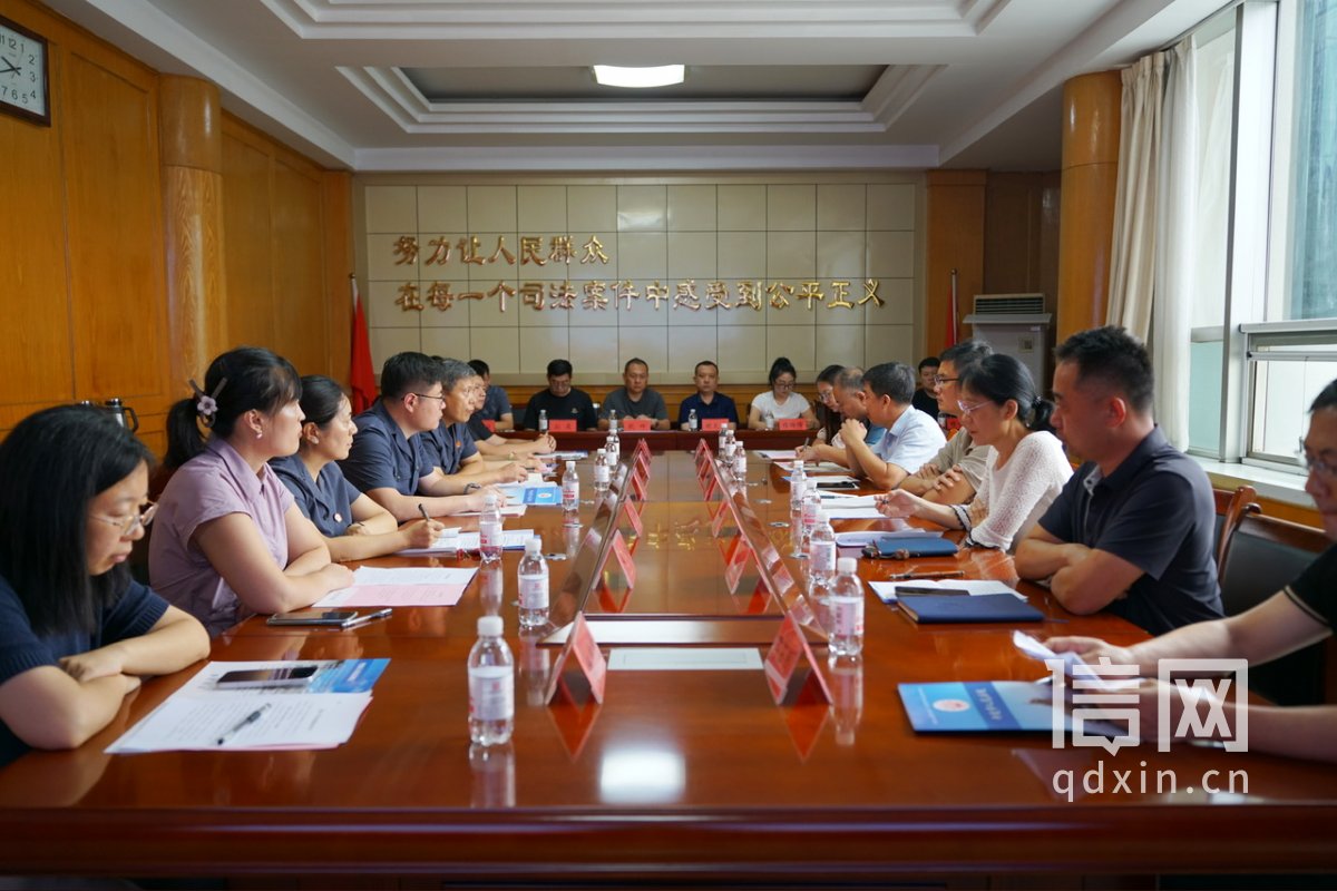 平度法院组织召开“清廉家风” 家风助廉座谈会。（来源：平度法院）