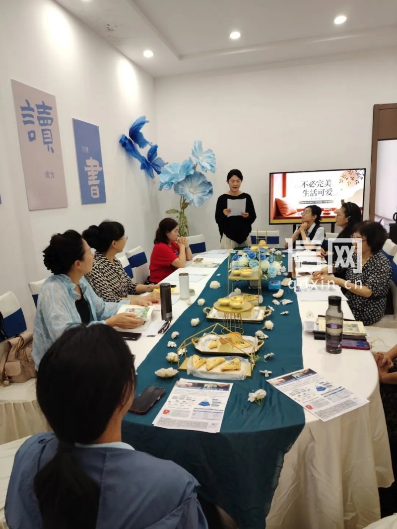 海青路社区“不必完美 生活可爱”第二季读书会。（来源：金家岭街道办）