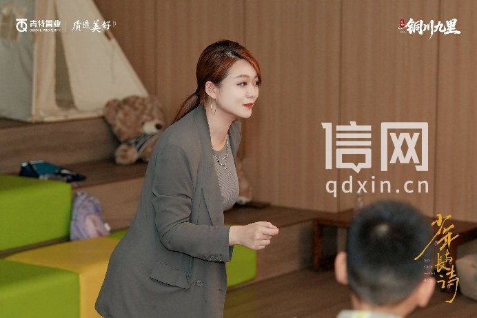 导演依迅。（来源：李沧区文化和旅游局）