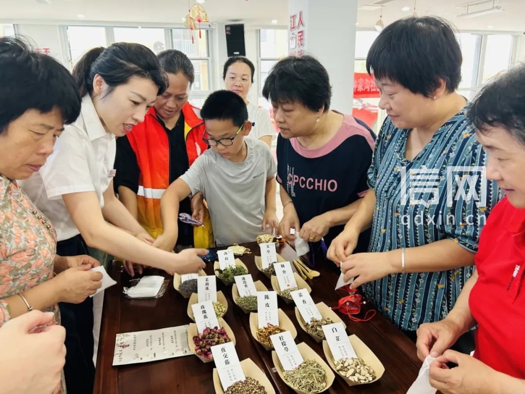 古风香囊手工制作活动。(来源:金家岭街道办)