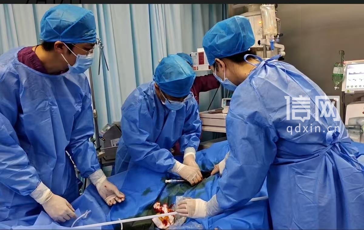 青岛市市立医院东院全力救治400斤危重患者（来源：青岛市市立医院）