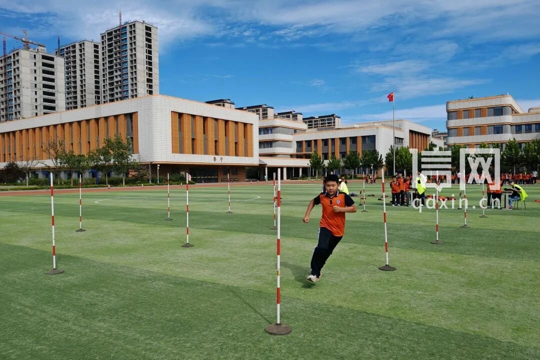 学生参与体测。（来源：青岛市体育局）