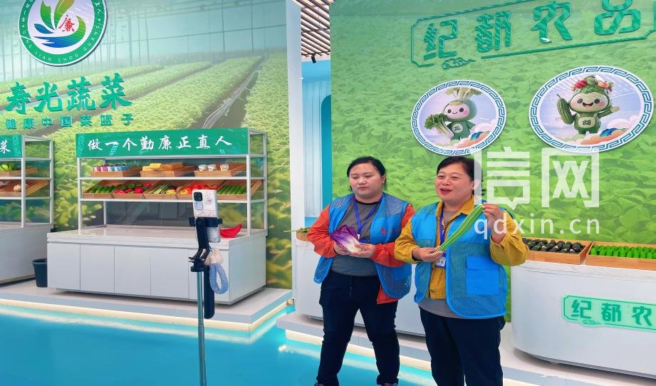 学员学习电商直播。（来源：即墨区委宣传部）