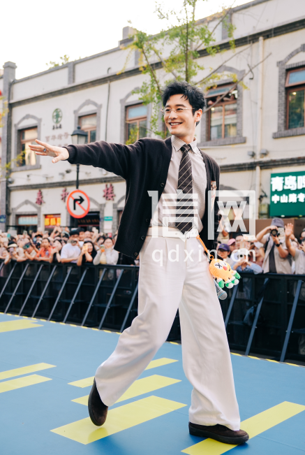 黄晓明参与活动开幕式。（来源：青岛市文化和旅游局）