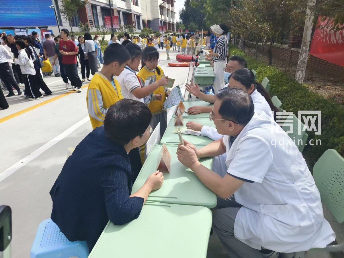 平度市人民医院开展2026全国爱牙日主题宣传义诊活动。(来源:平度市人民医院)