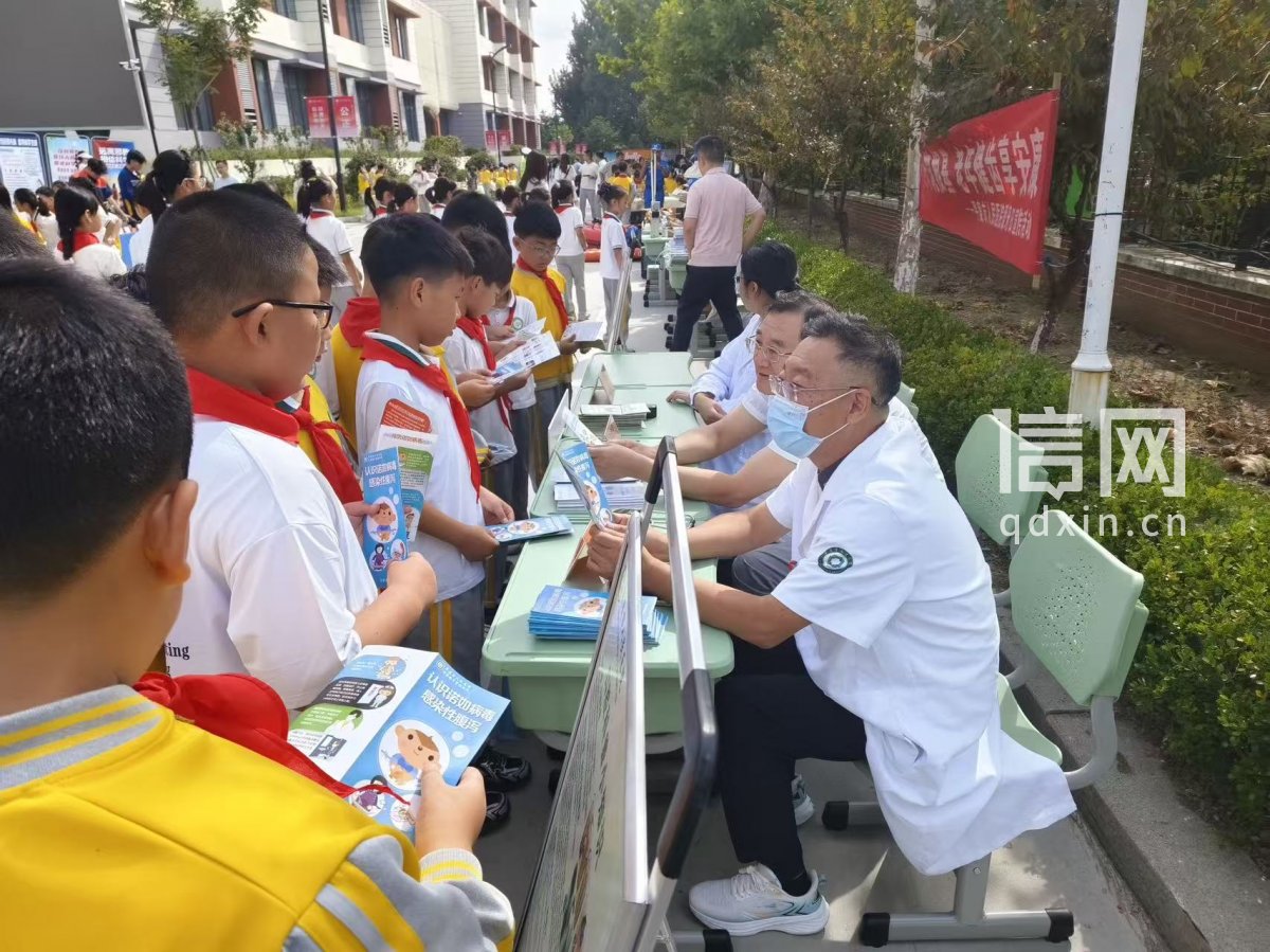 平度市人民医院开展2026全国爱牙日主题宣传义诊活动。(来源:平度市人民医院)
