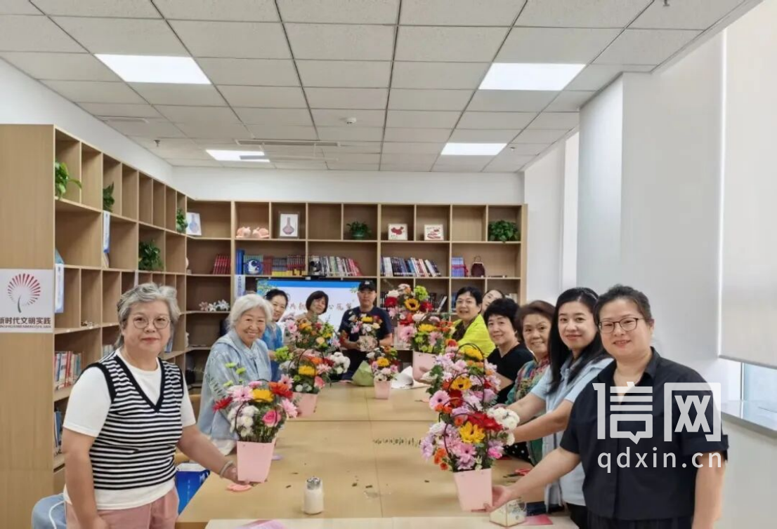 劲松八路社区组织插花活动（来源：信网）