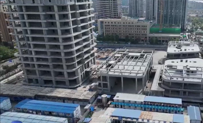 29层超高层办公楼即将封顶 青岛后海迎来新地标