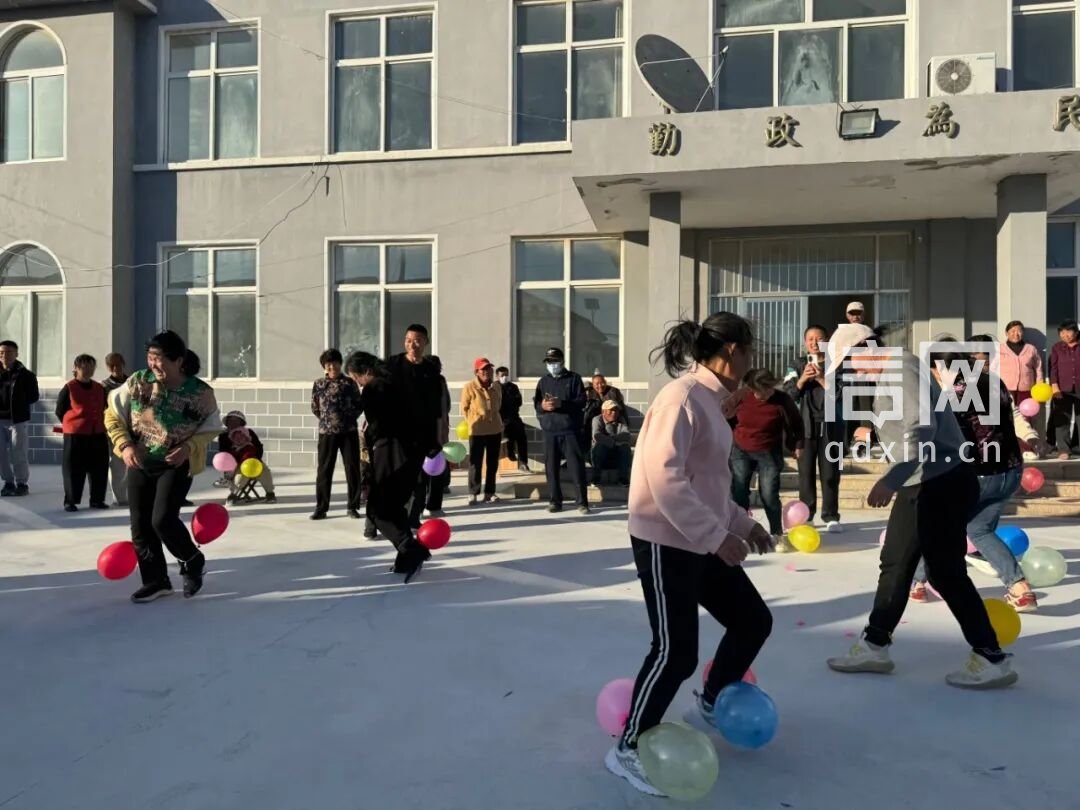 村民参与趣味运动。（来源：青岛市体育局）